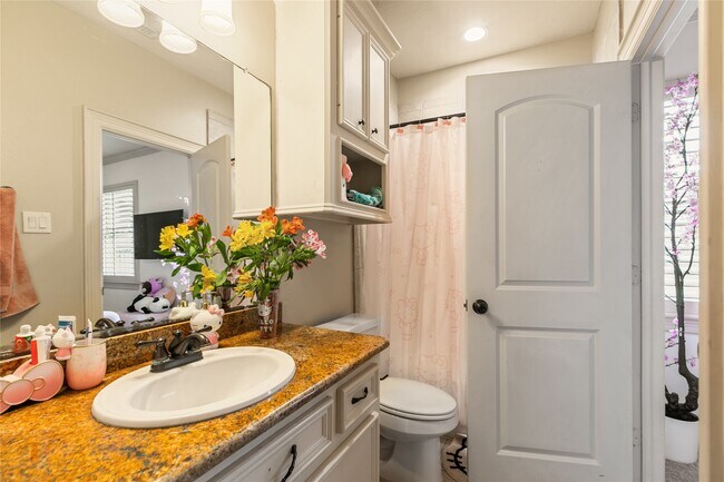 Building Photo - 22 Post Shadow Estate Dr