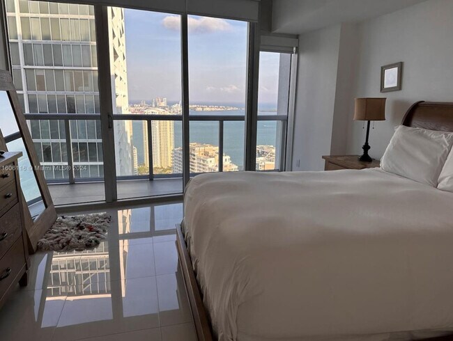 Building Photo - 485 Brickell Ave