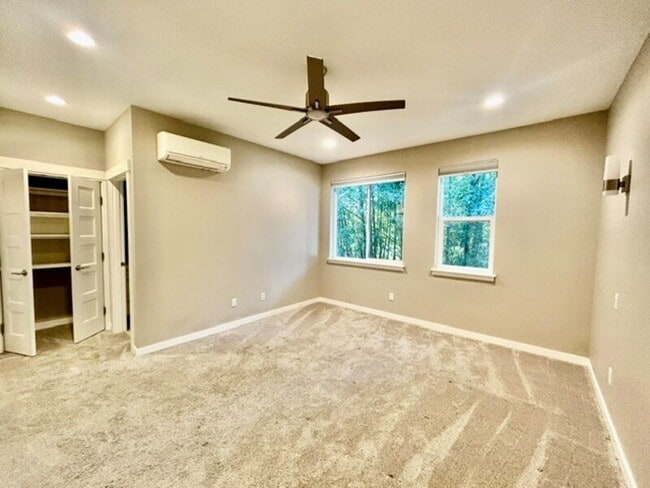 Building Photo - 5683 Sunstone Pl