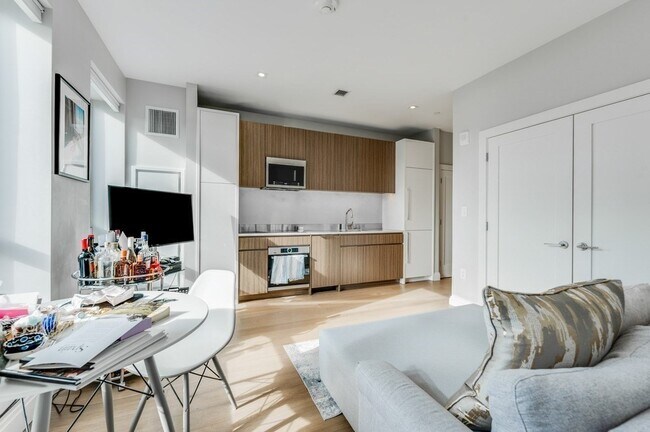 Primary Photo - 100 Shawmut Ave