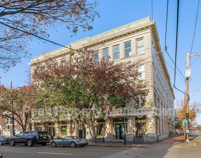 Building Photo - 212 E Clay St