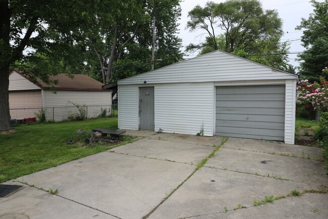 Building Photo - 25866 Rosenbusch Blvd