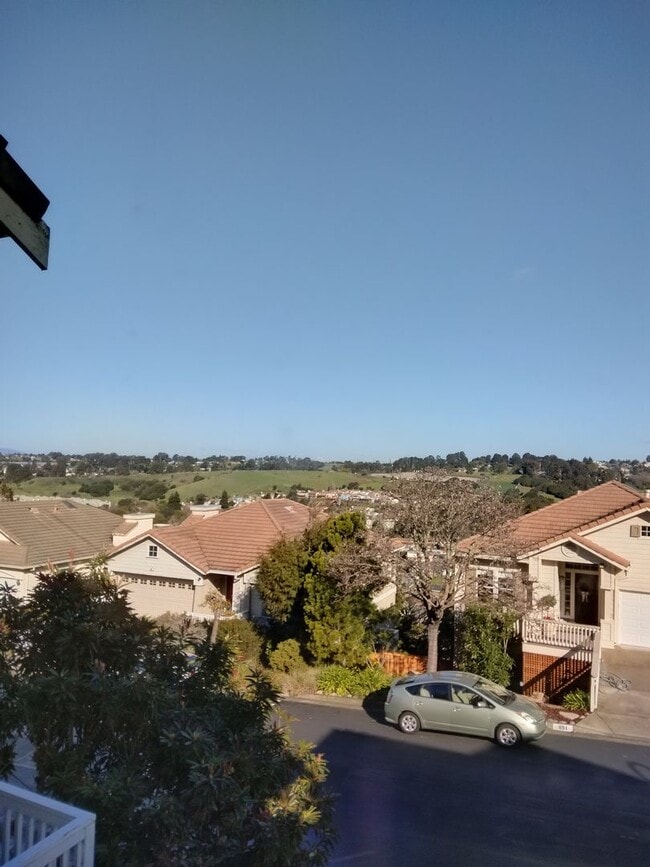 Building Photo - Beautiful 3 story 5 bedroom 3 bath Home in El Sobrante  ...