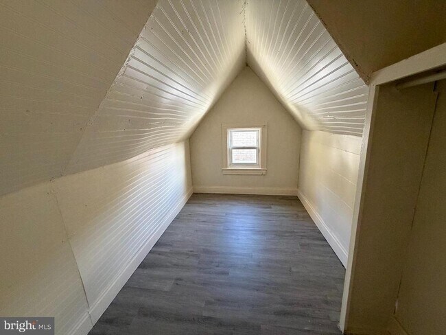 Building Photo - 110 W Main St