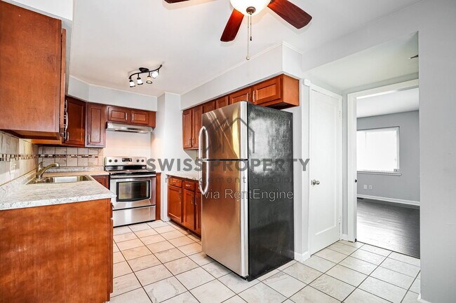 Building Photo - 3381 Norwood St