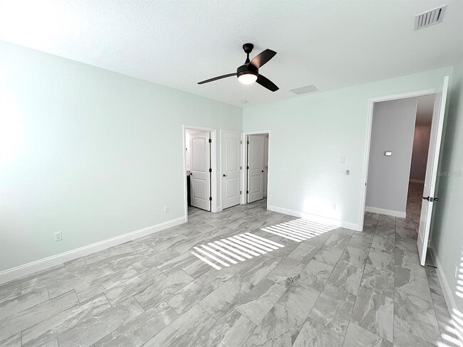 Building Photo - 10 Emmons Ln