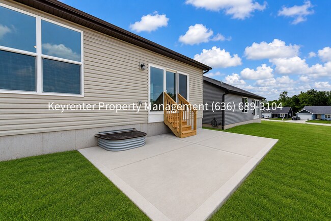 Building Photo - Spacious 3BR Home with Open Floor Plan, Walk-In Closet & Patio