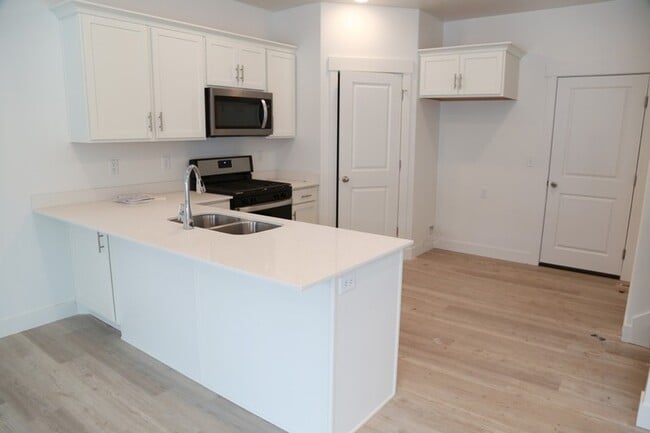 Building Photo - 181 E 550 N