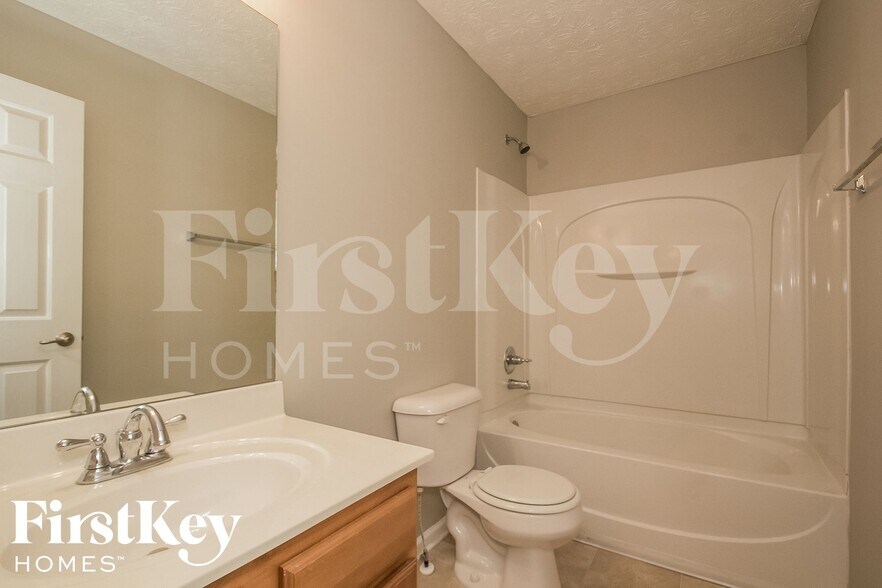 Building Photo - 3545 Bridgeshaw Dr