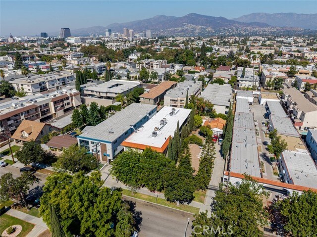 Building Photo - 909 E Garfield Ave