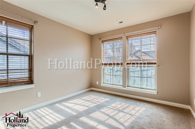 Building Photo - Stunning 3-Bedroom Home in Desirable Orenco Station Community!