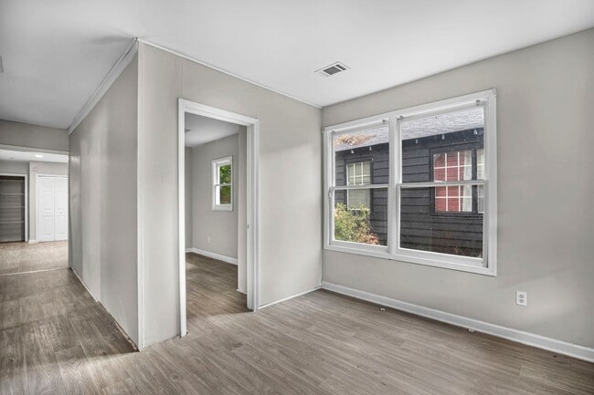 Building Photo - 1005 Westmoor Dr NW