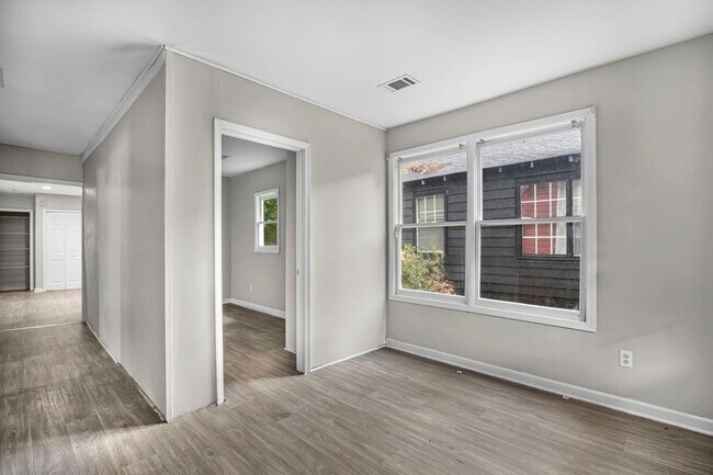 Building Photo - Upstairs Duplex Unit with 3 bedrooms and 2 baths.  Westside Atlanta, 30314