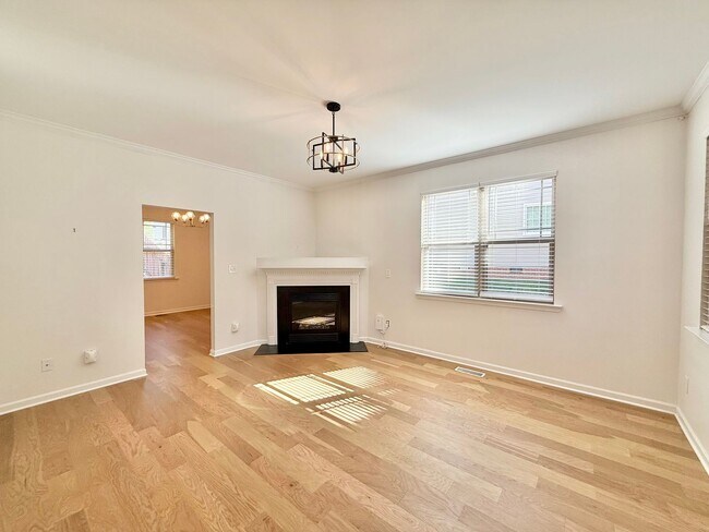 Building Photo - Newly Remodeled 4BD, 2.5BA Raleigh Corner-...