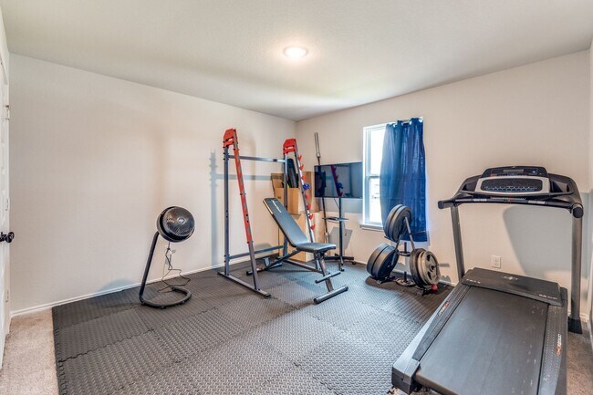 Building Photo - SPACIOUS 4-BEDROOM HOME IN BELLA ROSA