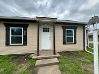 Building Photo - Cute 2 bedroom 2 bathroom home!