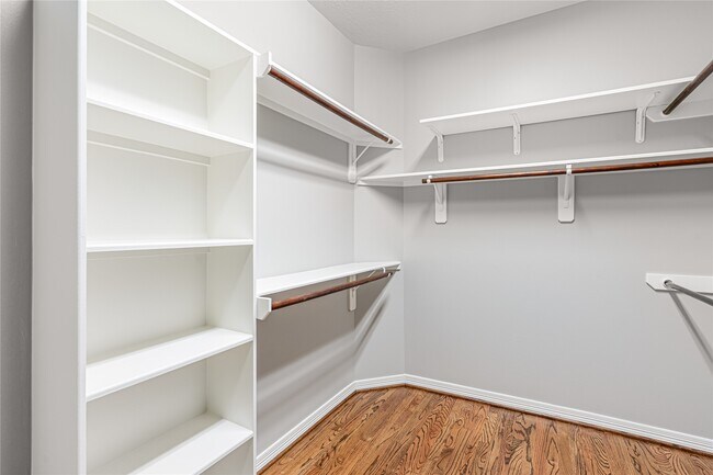 Building Photo - 112 White Dr