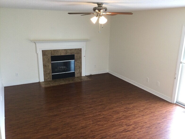 Building Photo - 2083 Shetland St