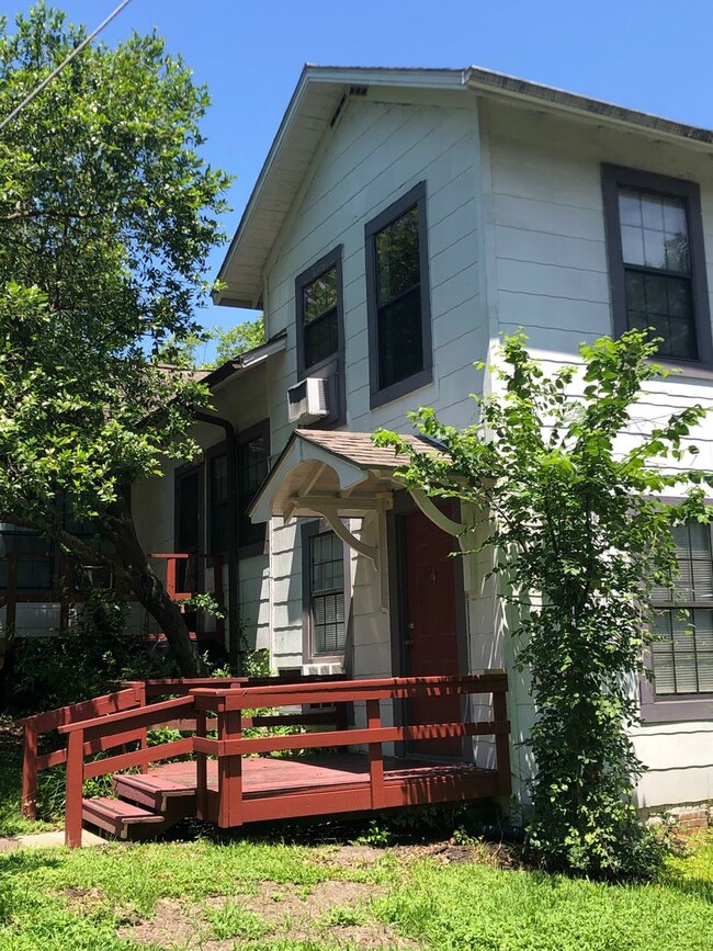 Building Photo - Two-Story-One Bedroom