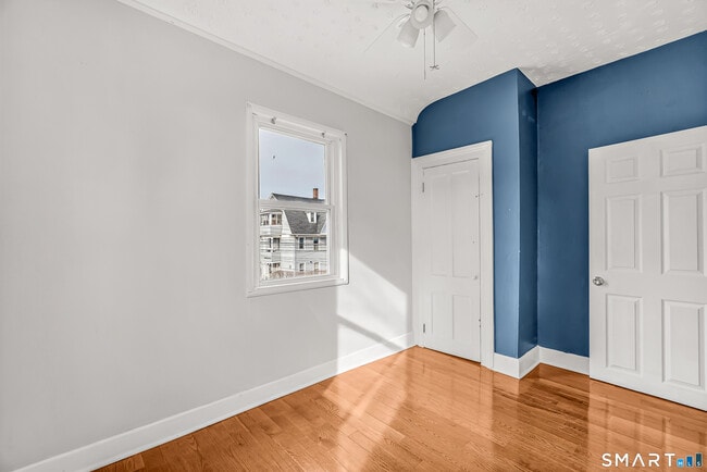 Building Photo - 1504 Iranistan Ave