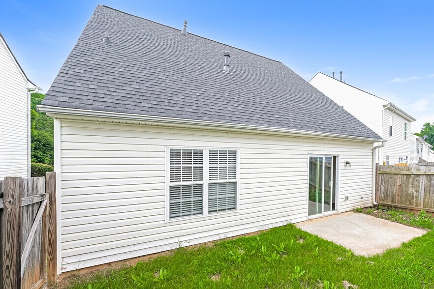 Building Photo - 444 Village Bluff Dr