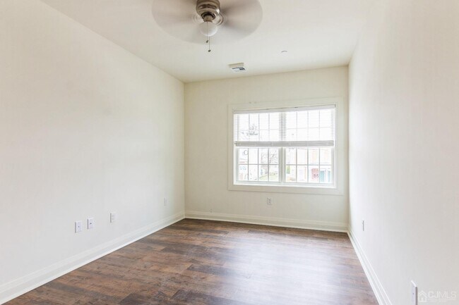 Building Photo - 361 Main St