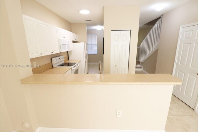 Building Photo - 230 SE 29th Ave