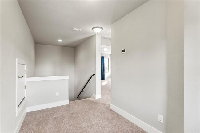 Building Photo - 710 Arrow Point Dr