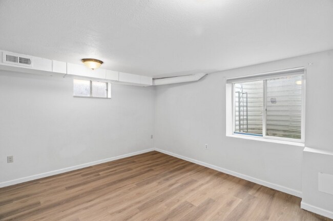 Building Photo - 818 E Princeton Ave