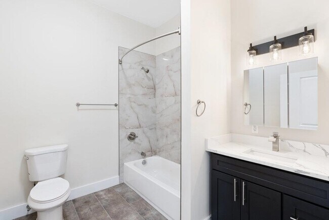 Building Photo - 527 Union Ave