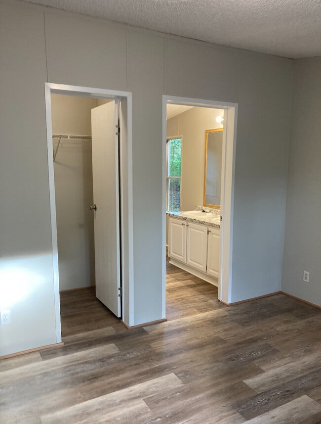 Building Photo - 103 Wade Rd