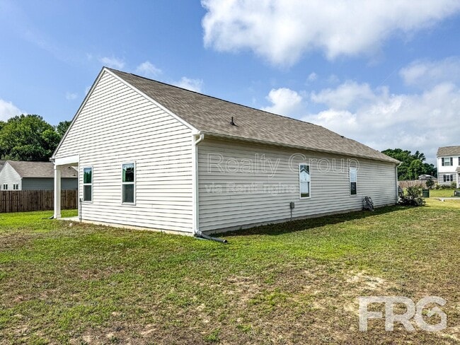 Building Photo - 303 Kenison Way