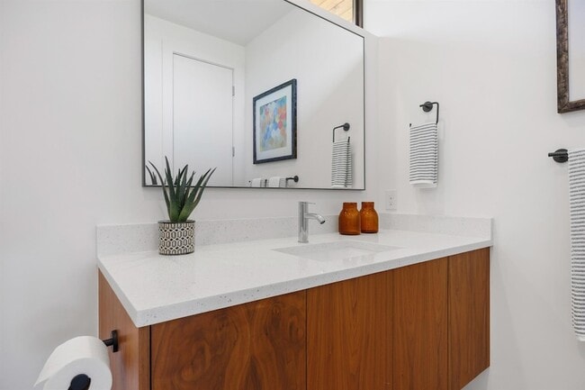 Building Photo - 480A Starlight Village Unit