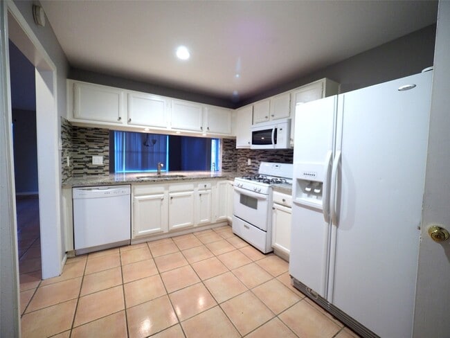 Building Photo - 2812 Pickett Dr