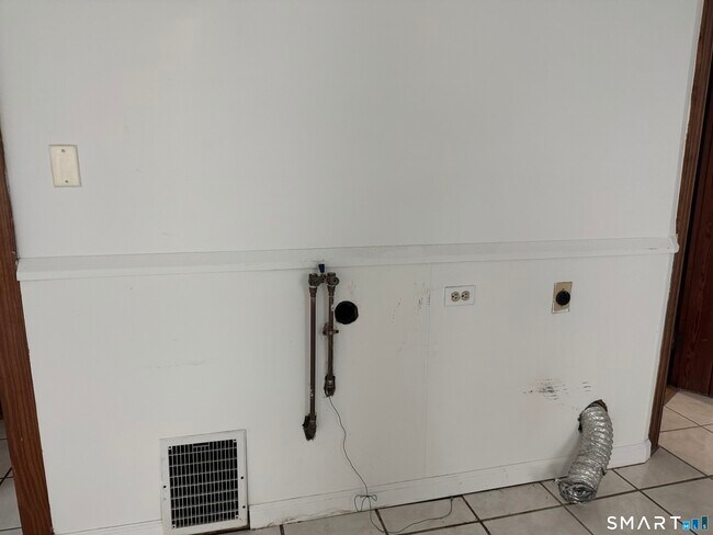 Building Photo - 251 Olivia St