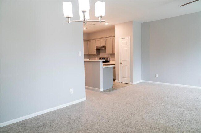 Building Photo - 3915 Brookmeade Dr