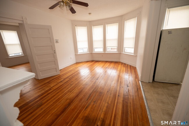 Building Photo - 473 Howard Ave