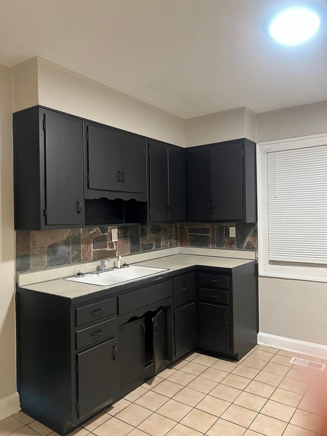 Building Photo - 738 N Chester Ave