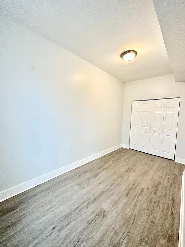 Building Photo - 2224 S Sawyer Ave