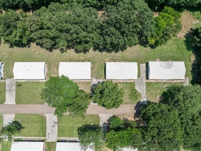 Building Photo - 1 E Westover Dr