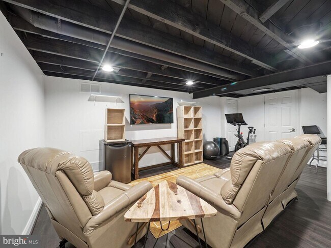 Building Photo - 2605 Arcola Ave