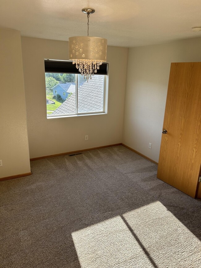 Building Photo - 3240 E Capitol Ave