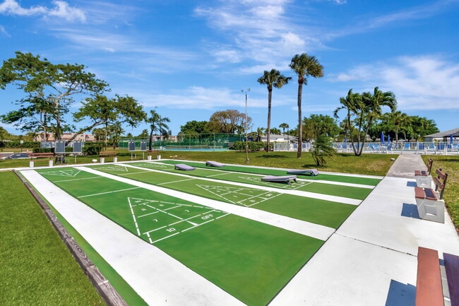 Building Photo - 1102 North Dr