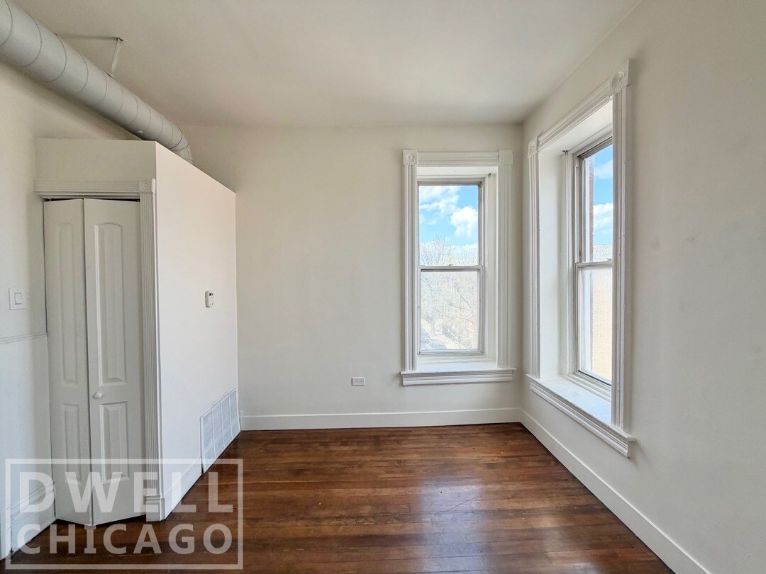 Building Photo - 1362 N Bosworth Ave