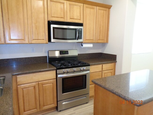 Building Photo - Gorgeous One Story Home built in 2006 with 1654 sq. ft.