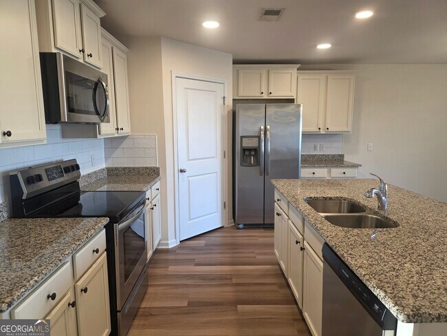 Building Photo - 234 Bellflower Cir