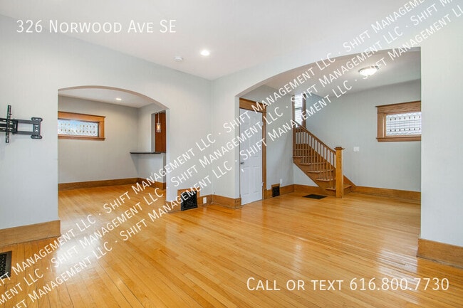 Building Photo - 326 Norwood Ave SE
