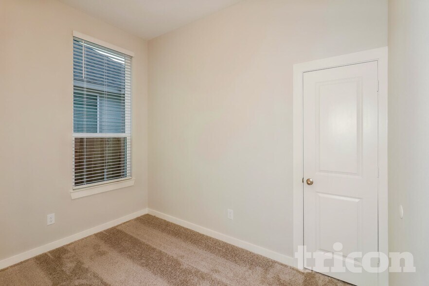 Building Photo - 2411 Cohorn Trl