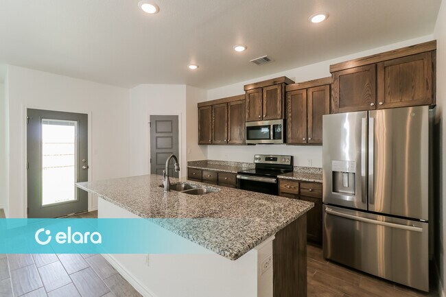 Building Photo - 2219 HORNBEAM ST