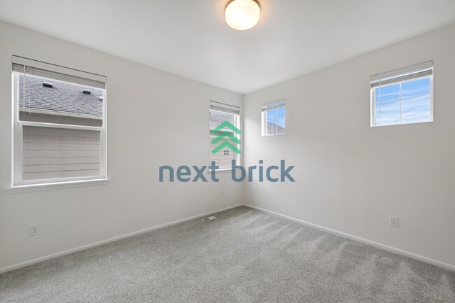 Building Photo - 5 Bed and 2.75 Bath, Spacious Maple Valley Home with Office, Loft & 2-Car Garage Available for Rent!